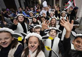 Los txikis y sus disfraces invaden Hernani