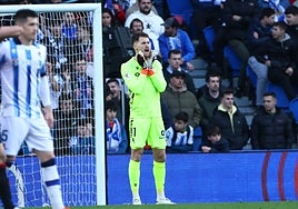 Remiro, durante el partido ante Osasuna en el Reale Arena.