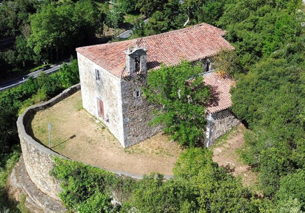 Vista aérea de la ermita de Santa Ana y su entorno.