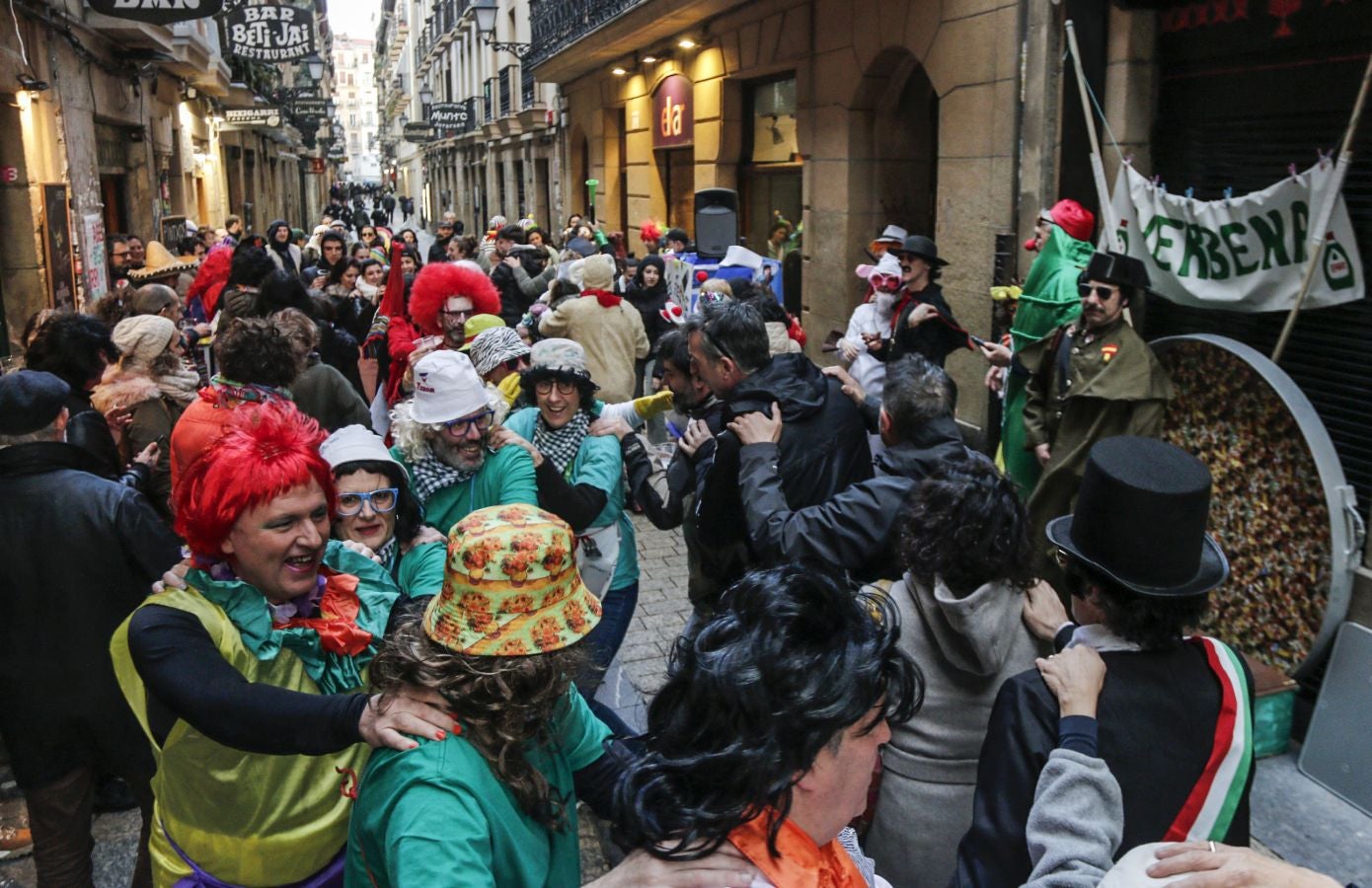 Los donostiarras se echan a la calle con el carnaval