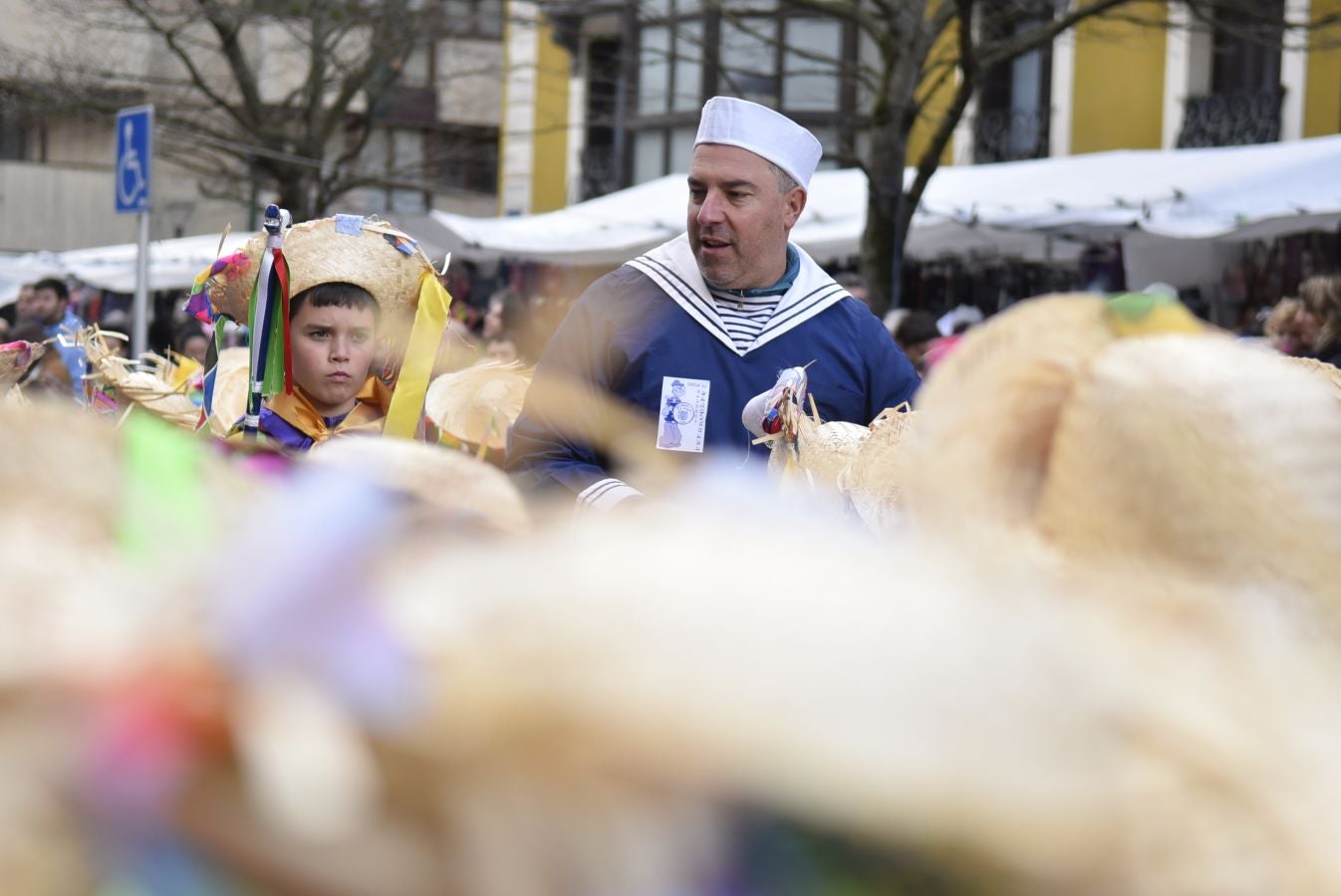 La tamborrada infantil sobrevive a la lluvia en Tolosa