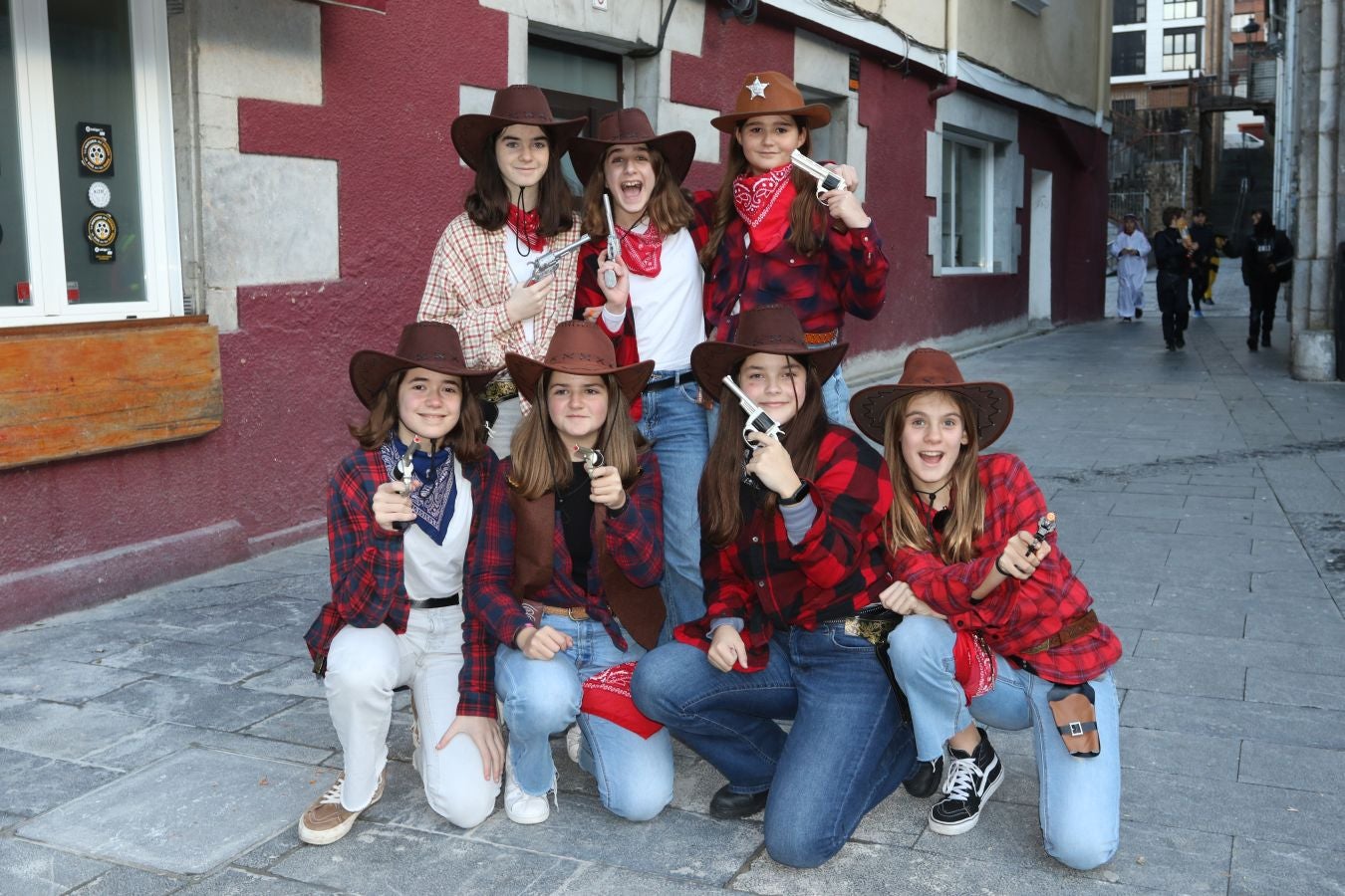 El color del carnaval impregna la localidad de Elgoibar