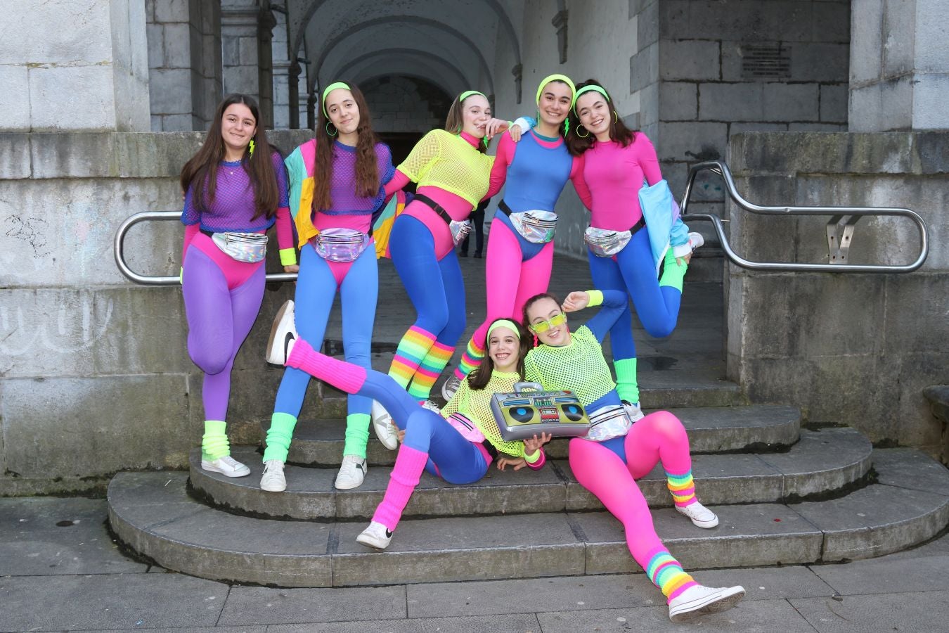 El color del carnaval impregna la localidad de Elgoibar