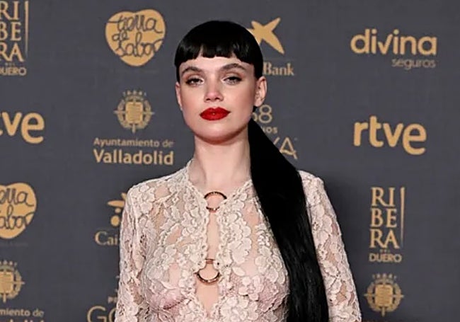 Martina Cariddi con flequillo y maxi coleta