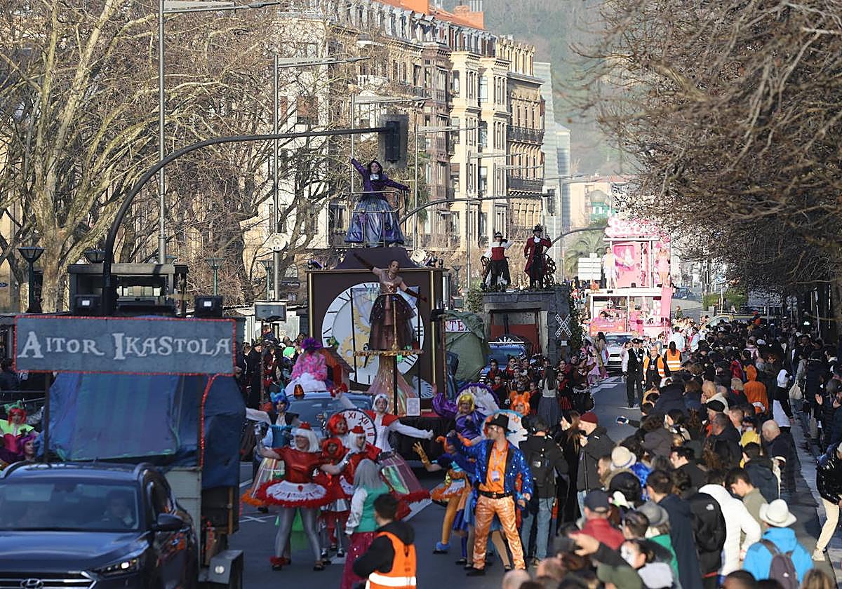 Algunas comparsas por el Boulevard.