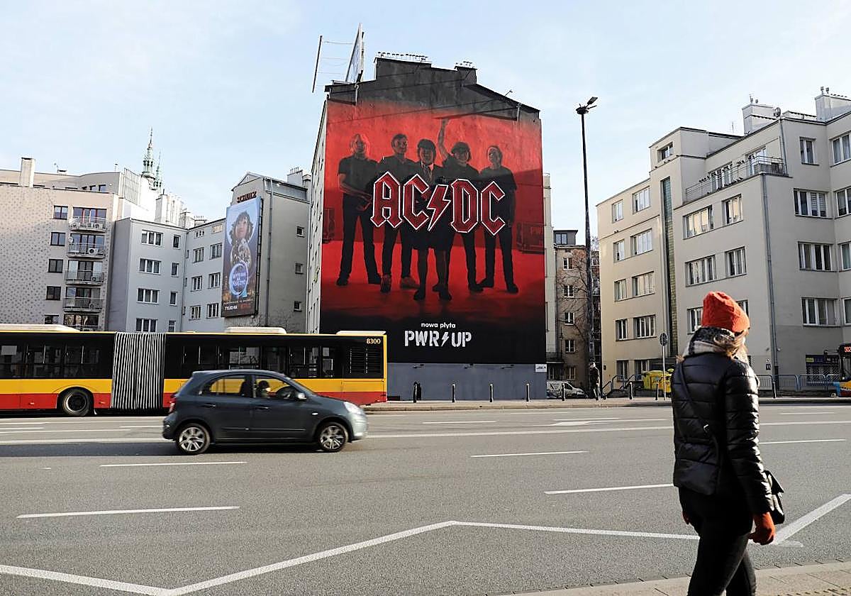 Mural de AC/DC en Varsovia
