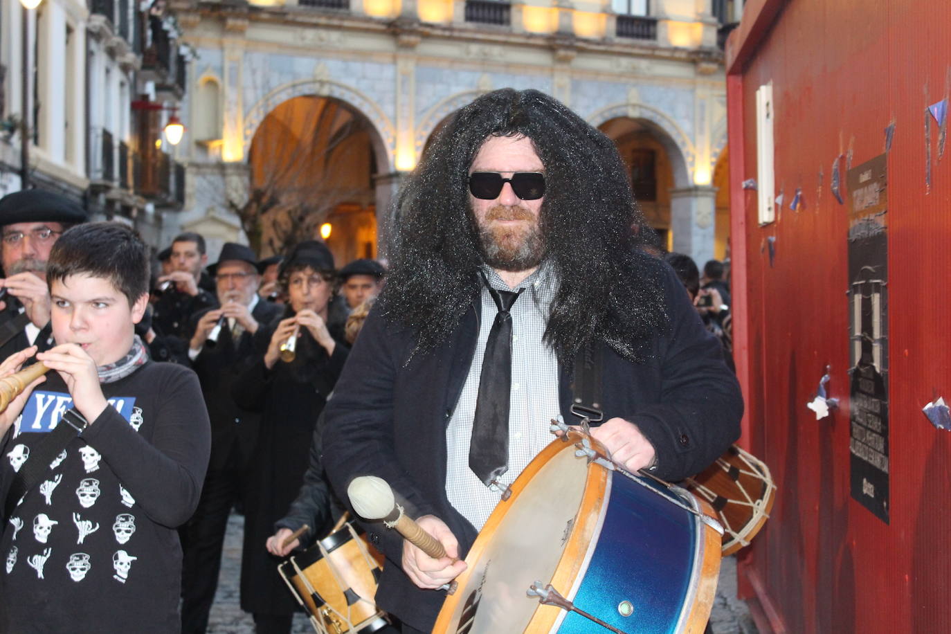 Y la sardina ardió en la Plaza