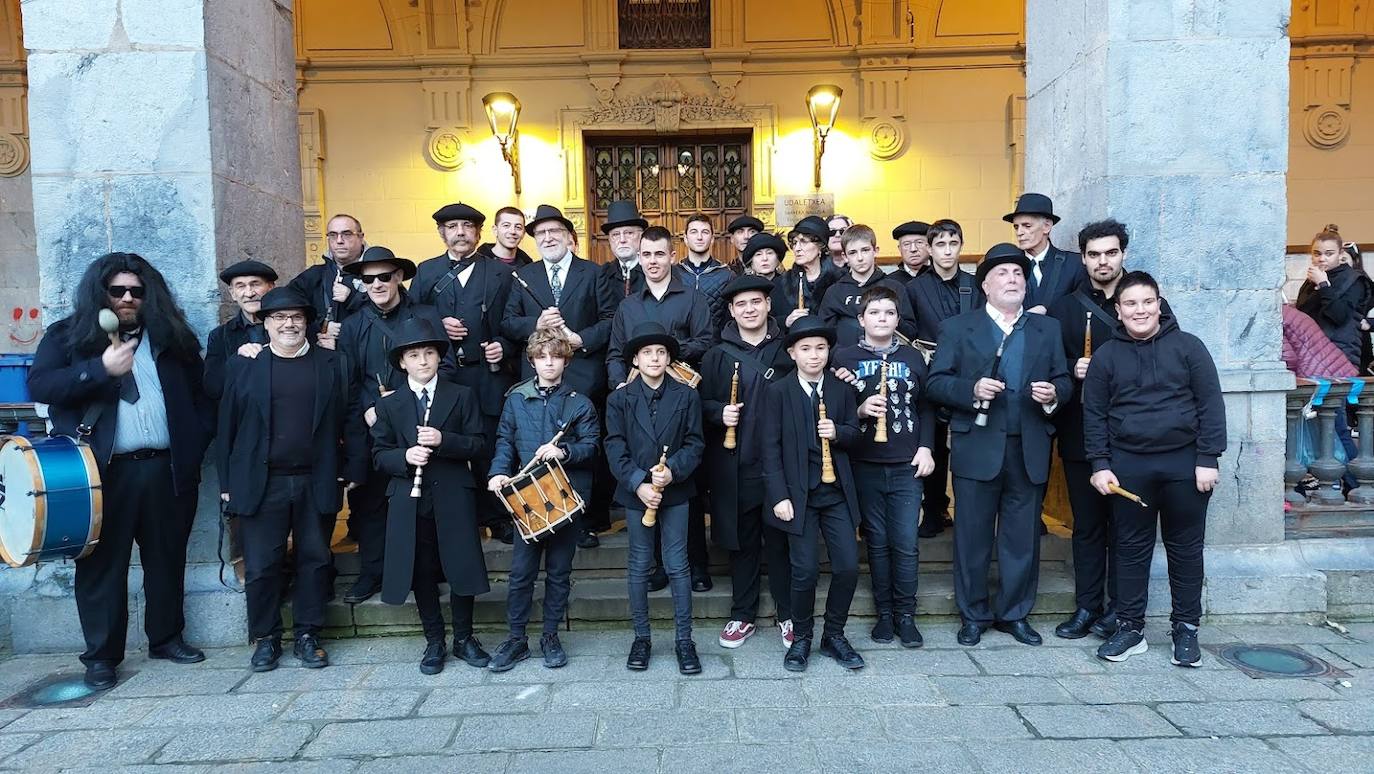 Y la sardina ardió en la Plaza