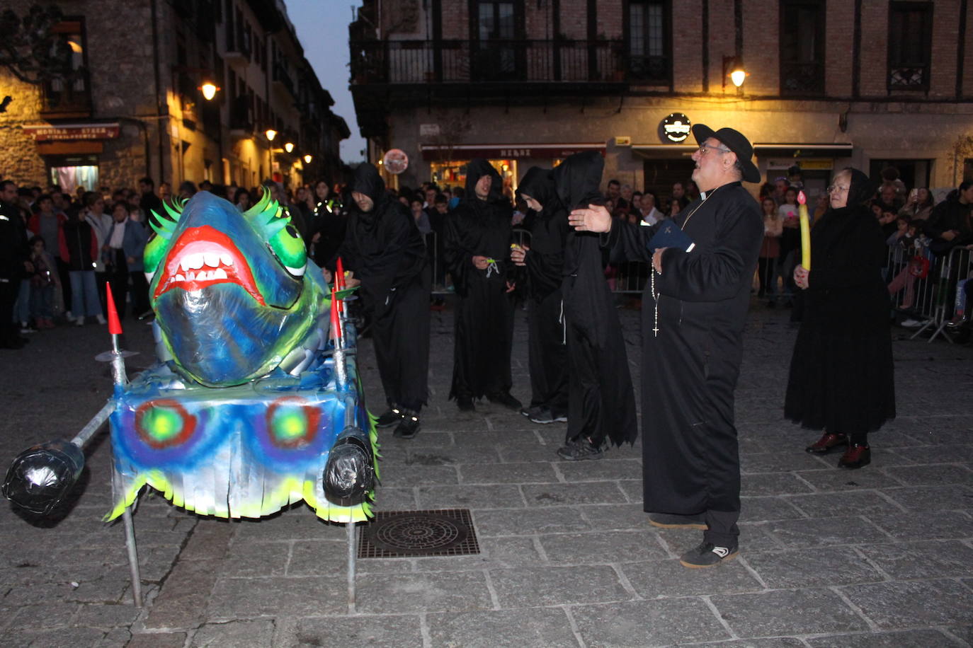 Y la sardina ardió en la Plaza