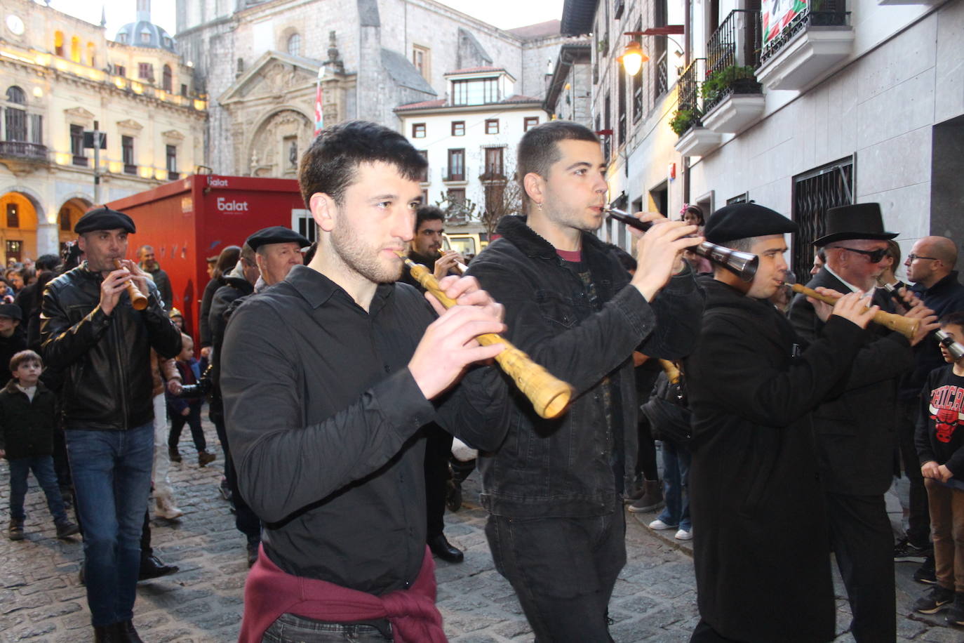 Y la sardina ardió en la Plaza