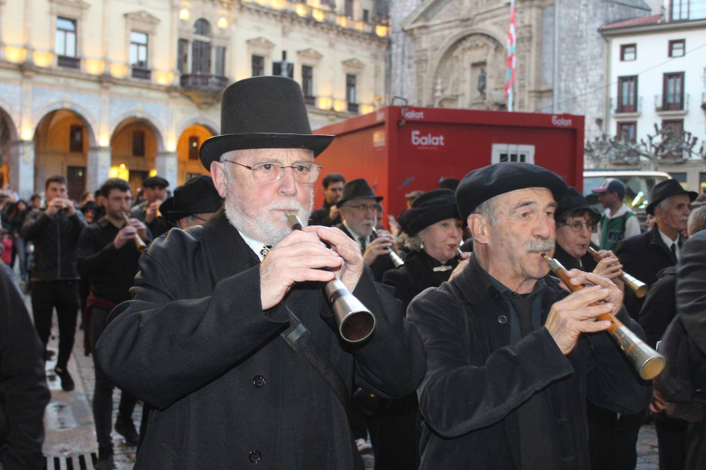 Y la sardina ardió en la Plaza