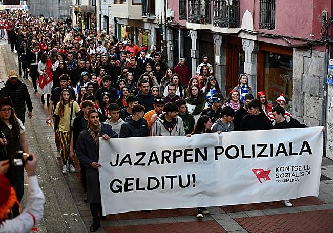 Concentración por las calles de Tolosa.