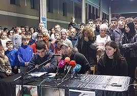 El padre del menor en plena comparecencia pública.