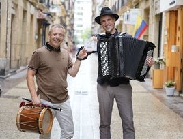 El txistulari Garikoitz Mendizabal y el acordeonista Gorka Hermosa, en la presentación del álbum.