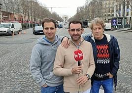 Roberto Ramajo, Miguel González y Txema Oliden, en los Campos Elíseos de París.