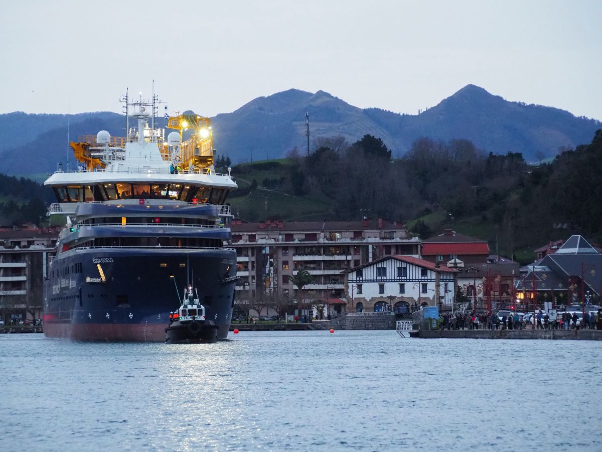 El &#039;Edda Goelo&#039; se despide de Zumaia