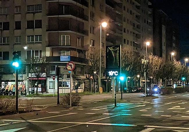 Un termómetro marca 19º a las siete de la mañana en Amara.