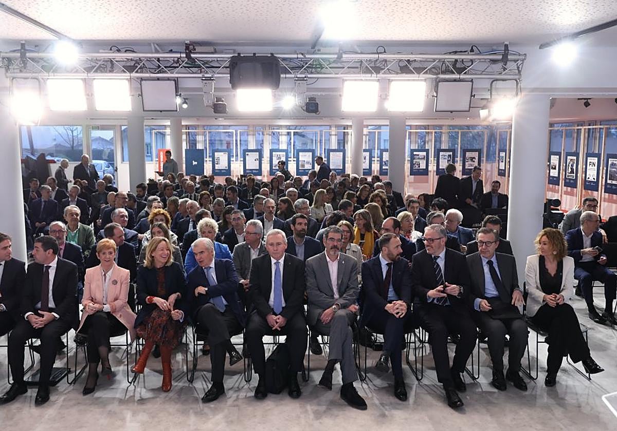 El DV Gunea acogió a una gran representación de la economía y las instituciones del territorio para escuchar a Iñigo Ucín, en el XVI Foro Empresarial de Gipuzkoa.