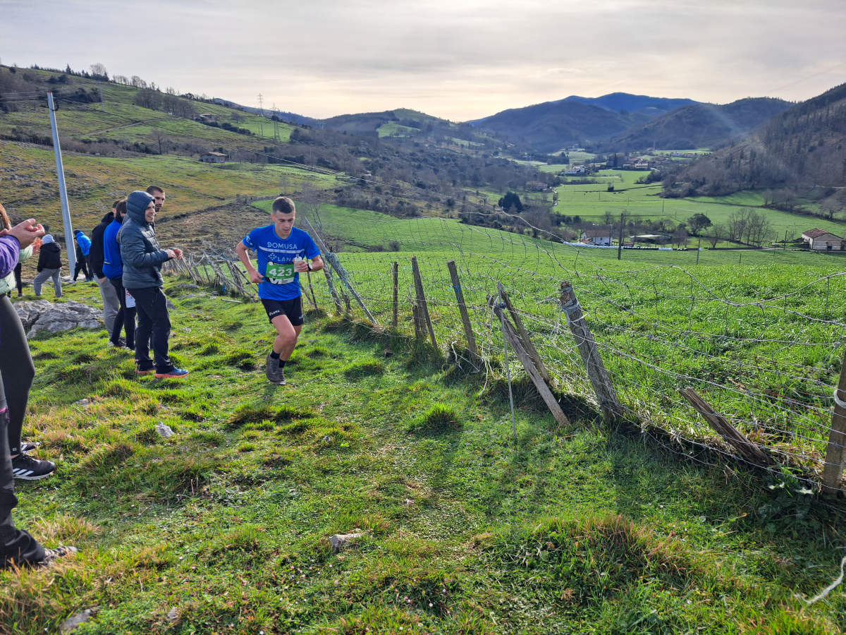 Ibai Angulo eta Ainara Urrutia izan dira azkarrenak Artzei bidea proban