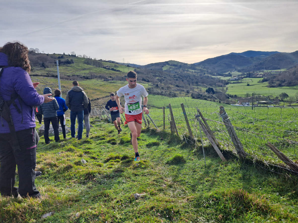Ibai Angulo eta Ainara Urrutia izan dira azkarrenak Artzei bidea proban