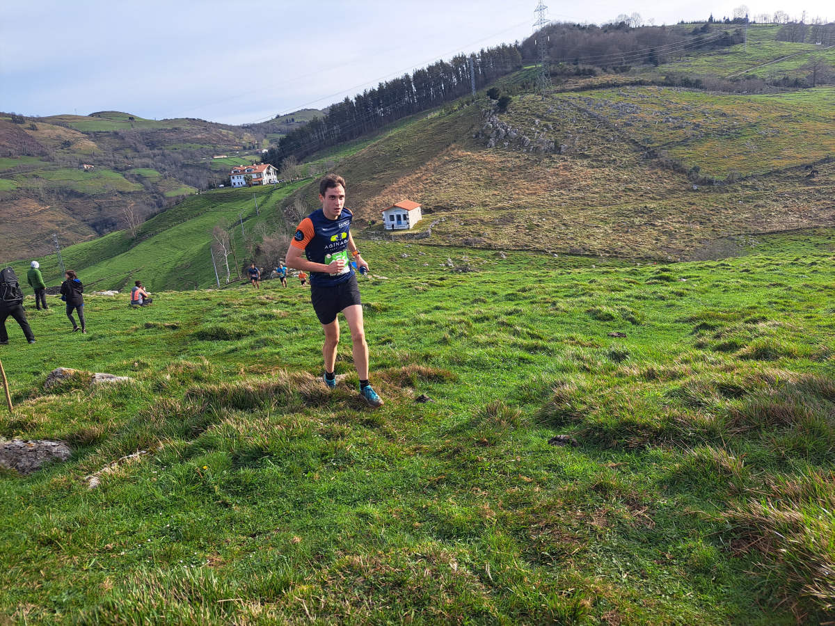 Ibai Angulo eta Ainara Urrutia izan dira azkarrenak Artzei bidea proban