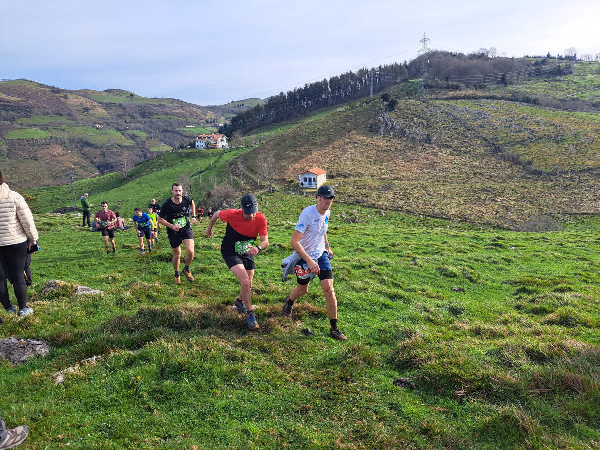 Ibai Angulo eta Ainara Urrutia izan dira azkarrenak Artzei bidea proban