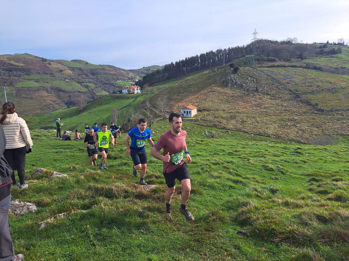 Ibai Angulo eta Ainara Urrutia izan dira azkarrenak Artzei bidea proban