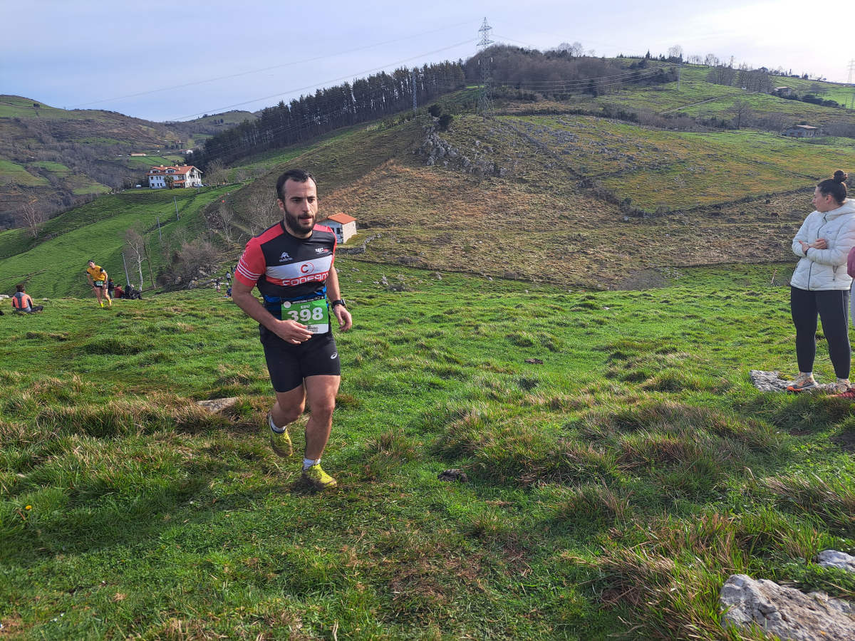 Ibai Angulo eta Ainara Urrutia izan dira azkarrenak Artzei bidea proban