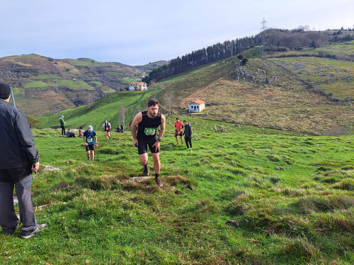 Ibai Angulo eta Ainara Urrutia izan dira azkarrenak Artzei bidea proban