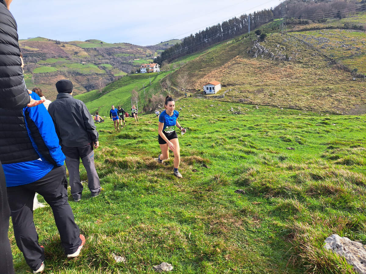 Ibai Angulo eta Ainara Urrutia izan dira azkarrenak Artzei bidea proban