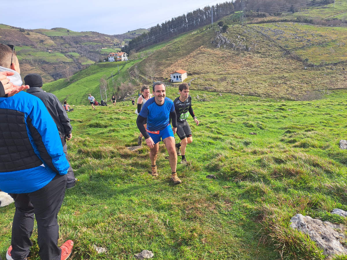 Ibai Angulo eta Ainara Urrutia izan dira azkarrenak Artzei bidea proban