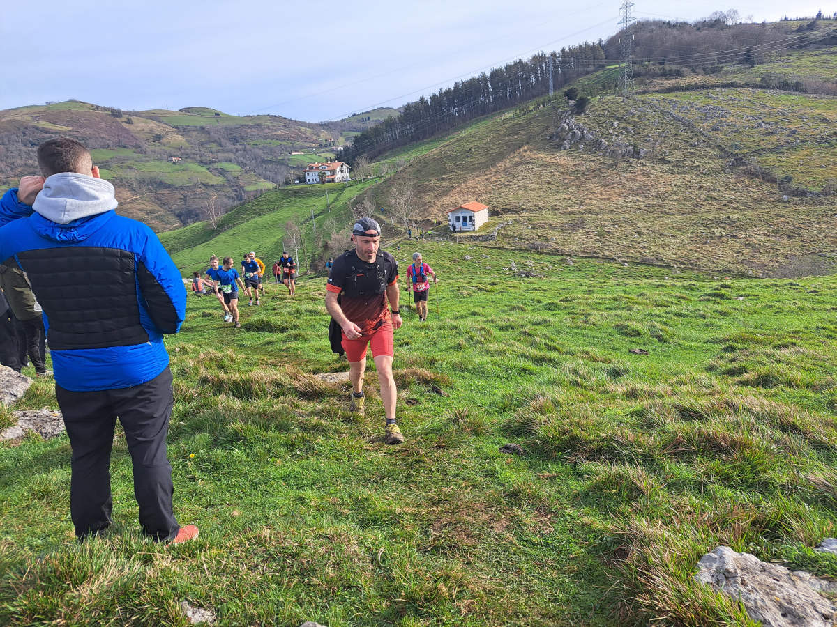 Ibai Angulo eta Ainara Urrutia izan dira azkarrenak Artzei bidea proban