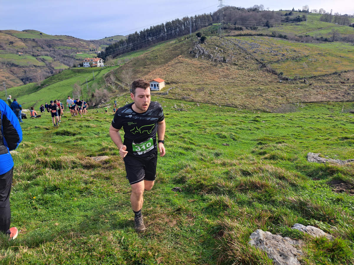 Ibai Angulo eta Ainara Urrutia izan dira azkarrenak Artzei bidea proban