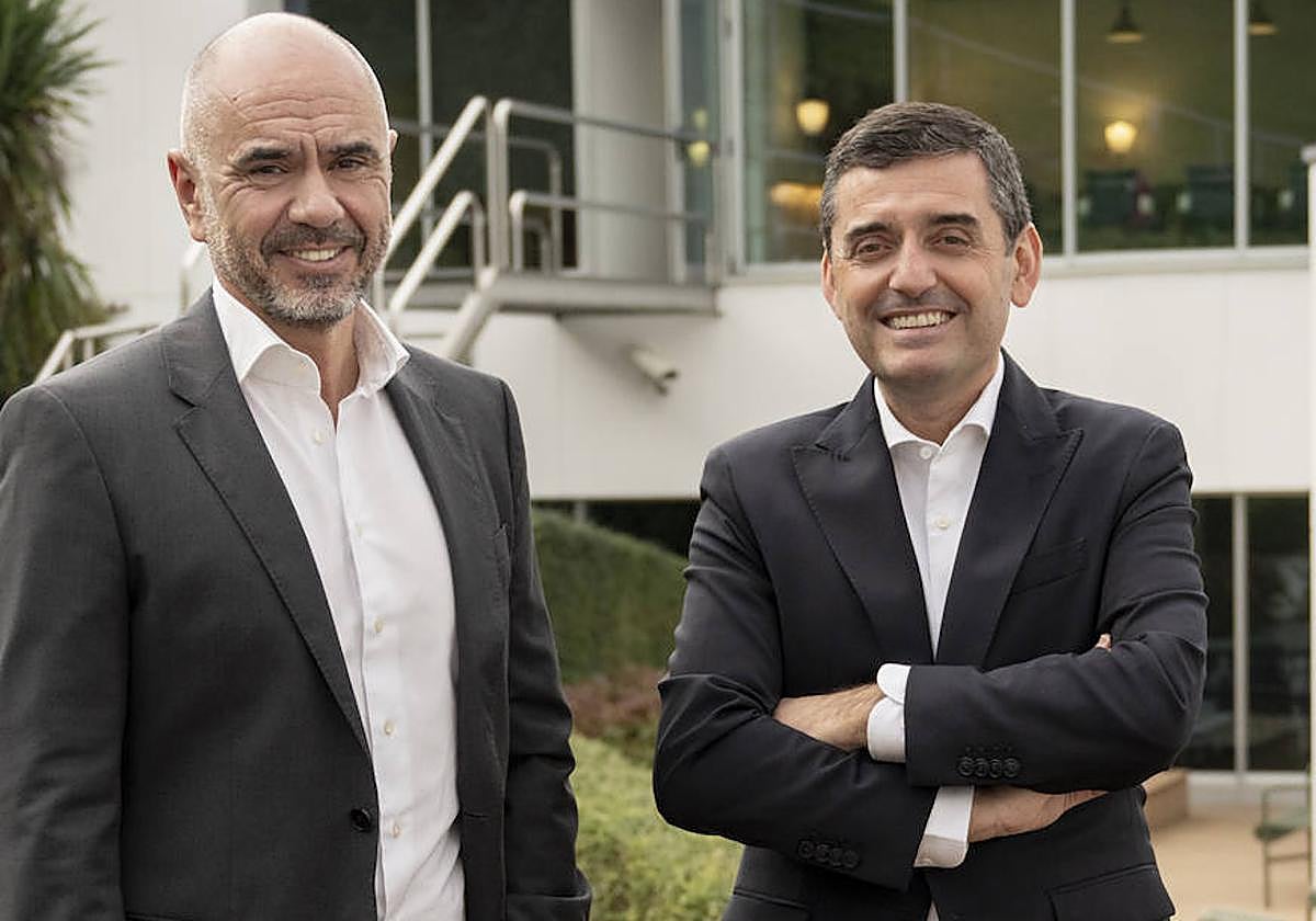 Xabier Egibar y Adolfo Plaza, director general y presidente de Laboral Kutxa, respectivamente