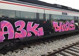 Una pintada en un tren de Cercanías.