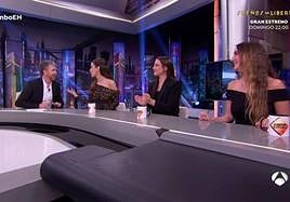 Motos junto a María, Marta y Lucía este lunes en el Hormiguero.