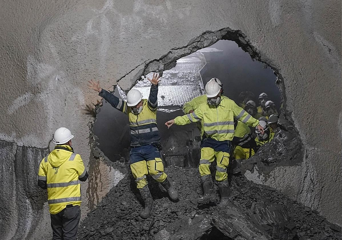 Los dos extremos del túnel del Topo en Donostia se unen bajo el Centro
