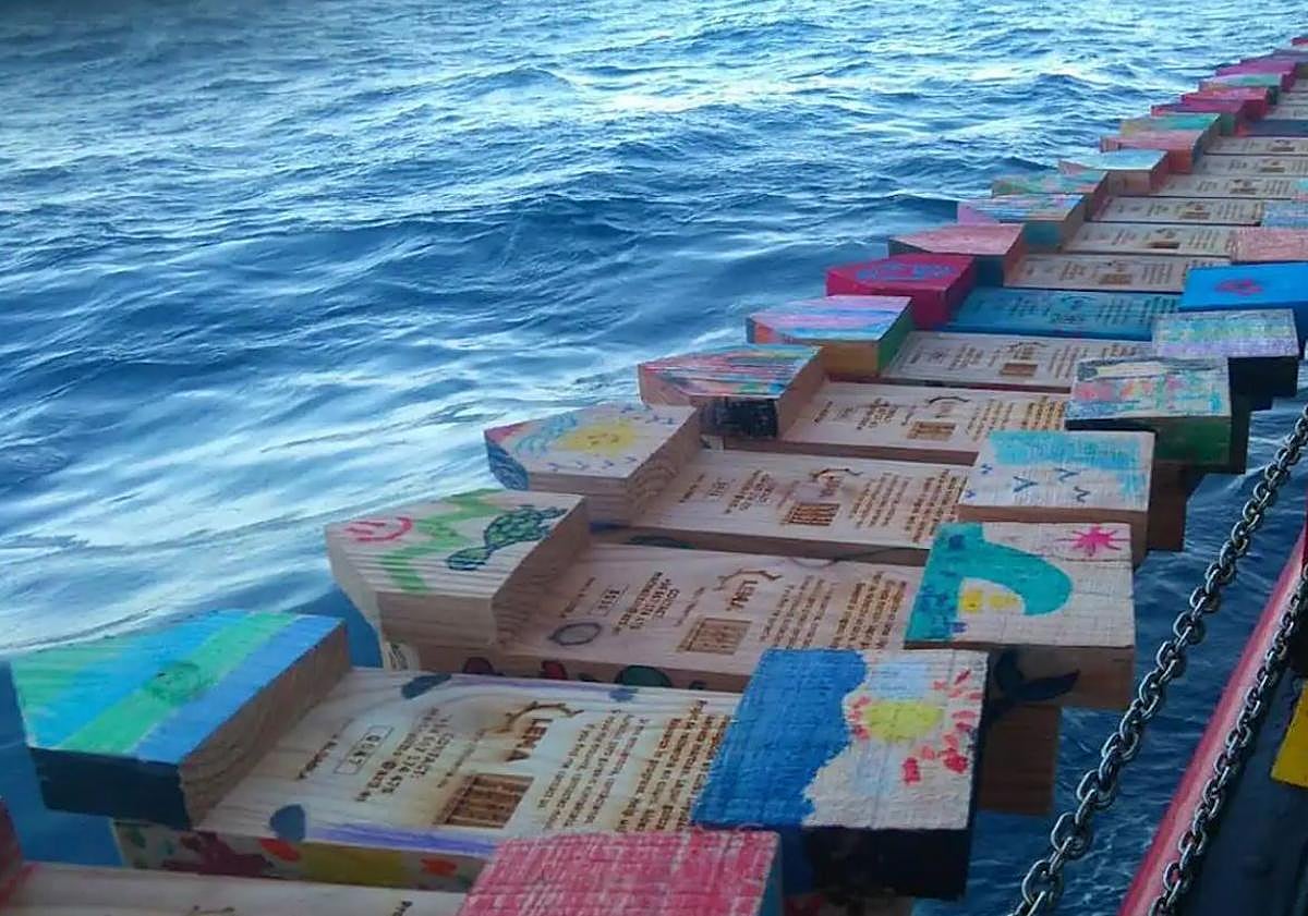 Imagen principal - Una flotilla de un millar de barcos para luchar contra las basuras marinas