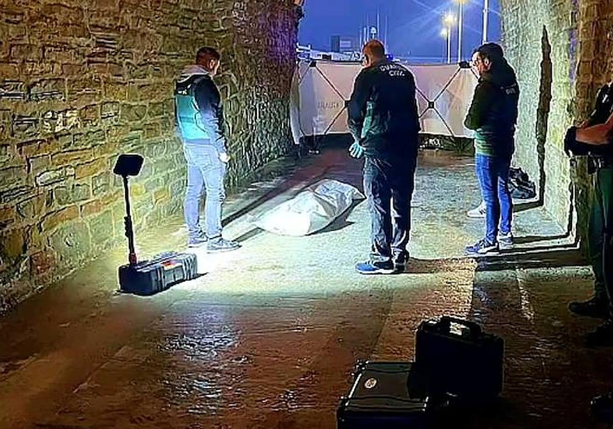 La Guardia Civil se dispone a comenzar las labores de identificación.