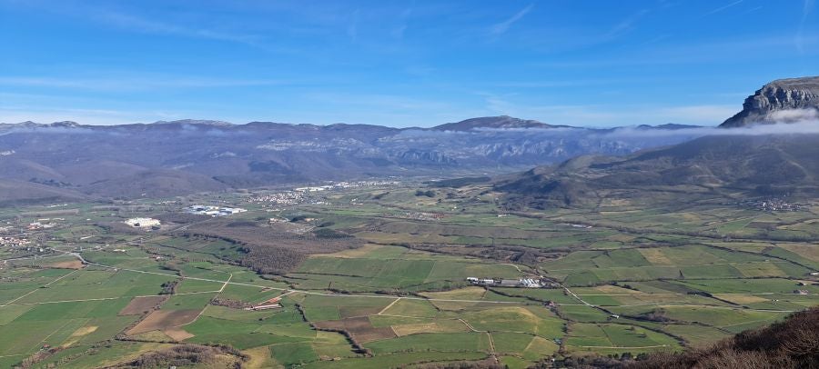 Unas espectaculares vistas desde la cima de Andia