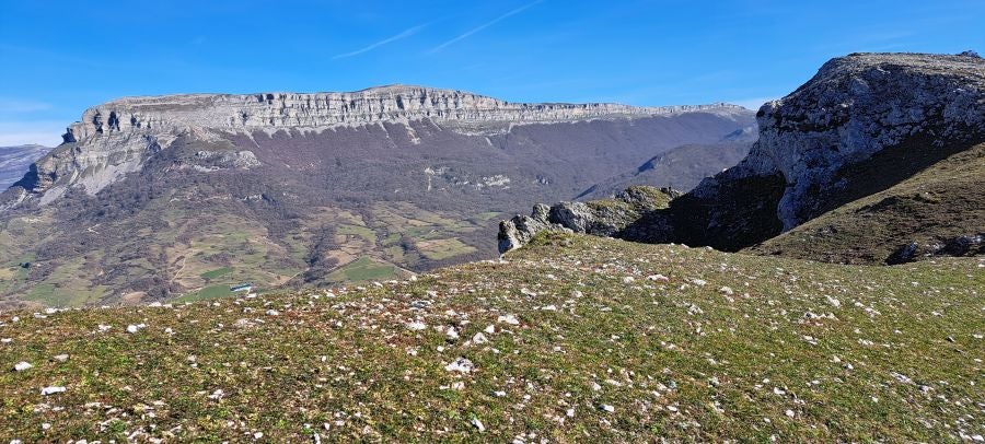 Unas espectaculares vistas desde la cima de Andia
