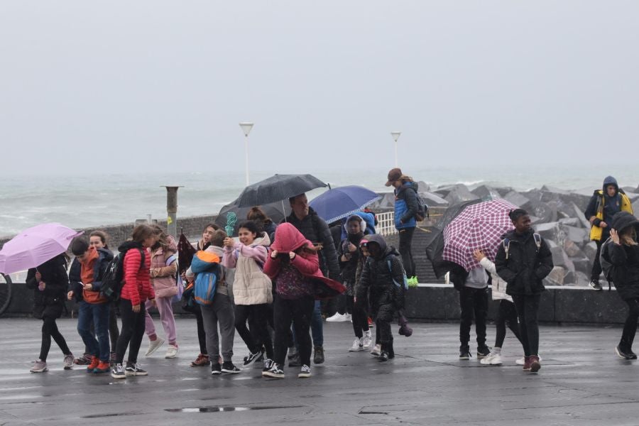 Euskadi en alerta por lluvia, viento y olas