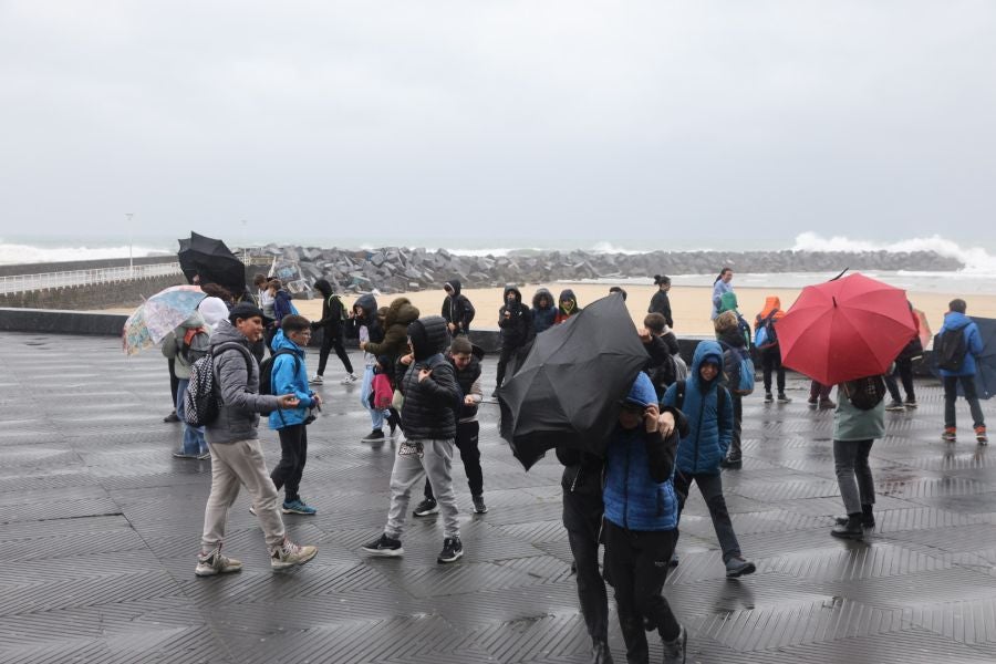 Euskadi en alerta por lluvia, viento y olas