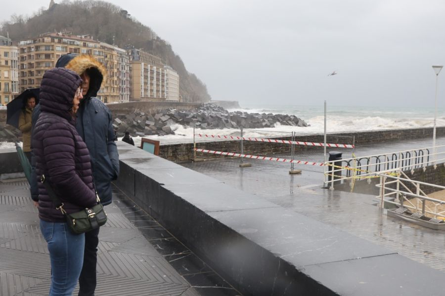 Euskadi en alerta por lluvia, viento y olas