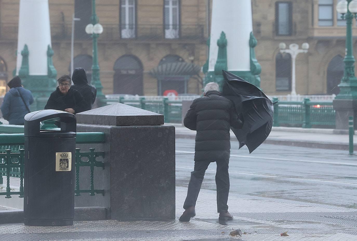 Euskadi en alerta por lluvia, viento y olas