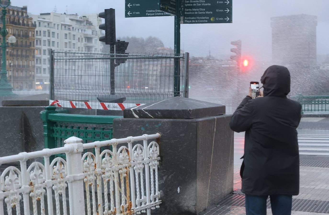 Euskadi en alerta por lluvia, viento y olas