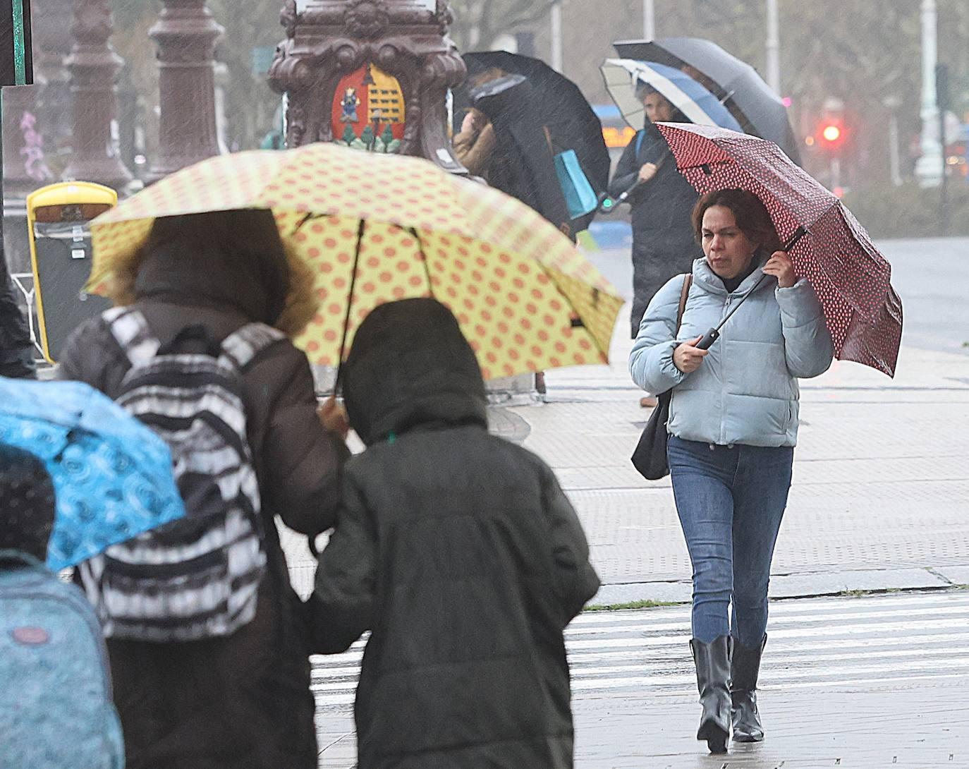 Euskadi en alerta por lluvia, viento y olas