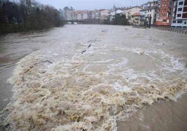 Los ríos se desbordan en Andoain, Elgoibar y Azpeitia