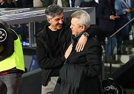 Imanol saluda a Aguirre antes del partido.