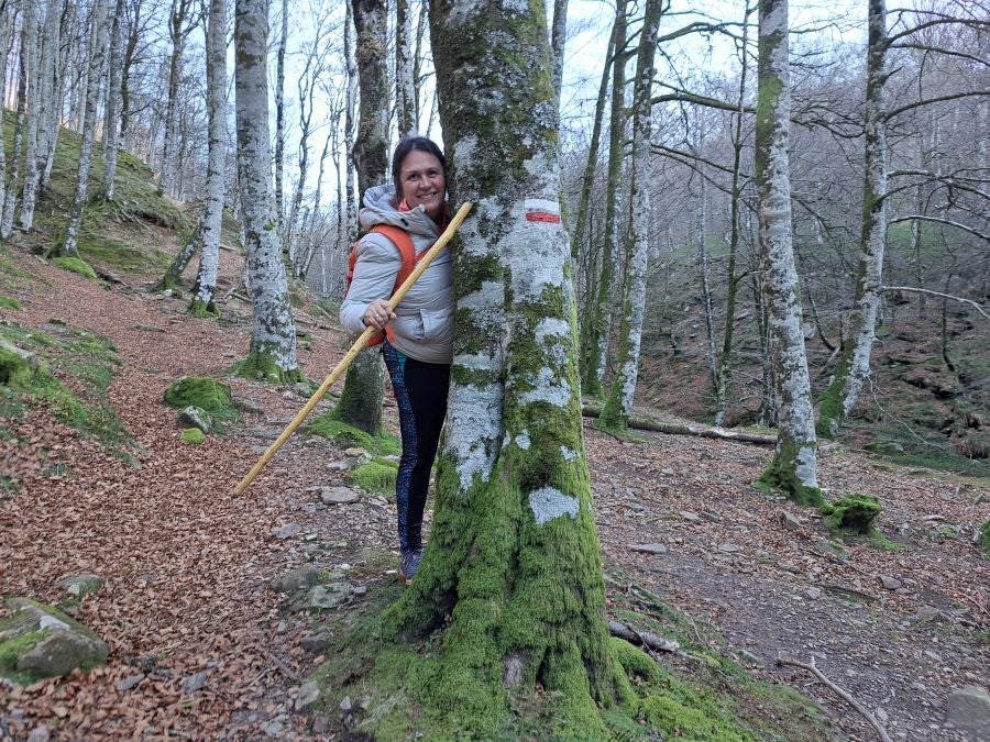 Disfrutando de las vistas desde la cima de Azkenatz